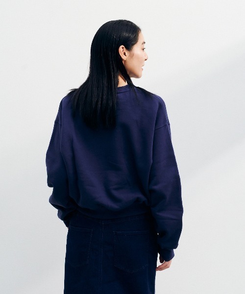 KELTY(ケルティ)の「ミニロゴクロップドクルーネックスウェット(スウェット・レディース・ネイビー/杢グレー/ブラック/ホワイト/ベージュ・FREE)」の15枚目の写真