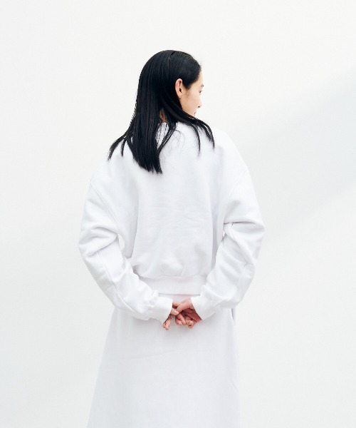 KELTY(ケルティ)の「ミニロゴクロップドクルーネックスウェット(スウェット・レディース・ネイビー/杢グレー/ブラック/ホワイト/ベージュ・FREE)」の7枚目の写真