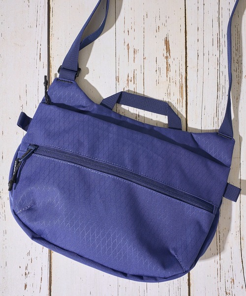 Gramicci（グラミチ）の「【GRAMICCI/グラミチ】CORDURA FIELD SACOCHE / コーデュラナイロン ミニショルダーバッグ（ショルダーバッグ・レディース・レッド/ブルー/オリーブ/ブラック・FREE）」の4枚目の写真