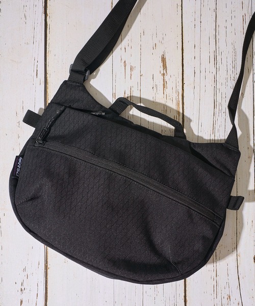 Gramicci（グラミチ）の「【GRAMICCI/グラミチ】CORDURA FIELD SACOCHE / コーデュラナイロン ミニショルダーバッグ（ショルダーバッグ・レディース・レッド/ブルー/オリーブ/ブラック・FREE）」の2枚目の写真