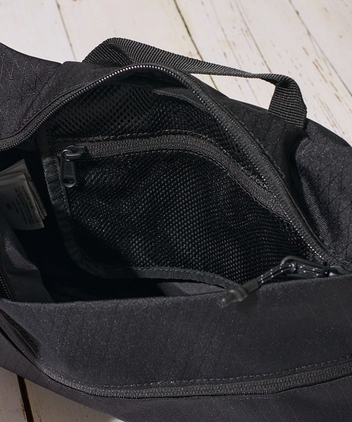 Gramicci（グラミチ）の「【GRAMICCI/グラミチ】CORDURA FIELD SACOCHE / コーデュラナイロン ミニショルダーバッグ（ショルダーバッグ・レディース・レッド/ブルー/オリーブ/ブラック・FREE）」の12枚目の写真
