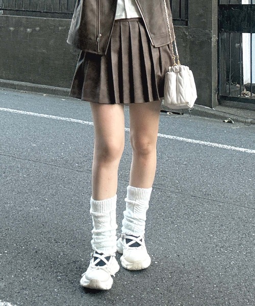 AS KNOW AS plus（アズノゥアズプラス）の「♪フェイクレザープリーツミニスカート　セットアップ可能（スカート・レディース・ブラック/ブラウン系/グレイッシュベージュ・FREE）」の3枚目の写真