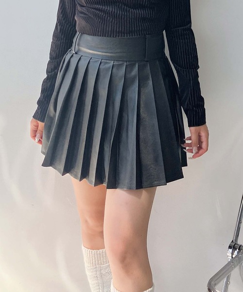 AS KNOW AS plus（アズノゥアズプラス）の「♪フェイクレザープリーツミニスカート　セットアップ可能（スカート・レディース・ブラック/ブラウン系/グレイッシュベージュ・FREE）」の4枚目の写真