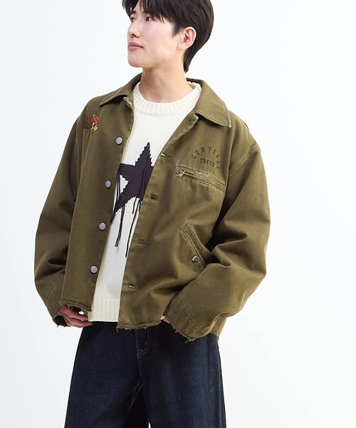 CONVERSE TOKYO（コンバーストウキョウ）の「PIGMENT DYE EMBROIDERY DETROIT JACKET（ミリタリージャケット・レディース・チャコールグレー/オリーブ・MEDIUM/SMALL）」の2枚目の写真