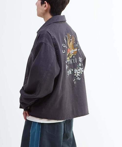 CONVERSE TOKYO（コンバーストウキョウ）の「PIGMENT DYE EMBROIDERY DETROIT JACKET（ミリタリージャケット・レディース・チャコールグレー/オリーブ・MEDIUM/SMALL）」の5枚目の写真