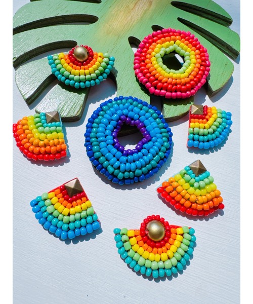 tone(トーン)の「【NAPIKO】扇型♡シンプル☆ビーズアクセサリー◇マルチ/ピアス(MA)(ピアス(両耳用)・レディース・マルチ・FREE)」の4枚目の写真