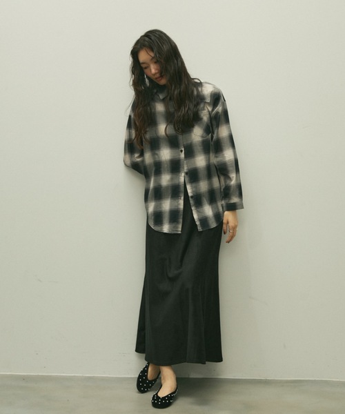 Lutim by u(ルチバイユー)の「Velvet pearl dot pumps / ベルベットパールドットパンプス(パンプス・レディース・ブラウン/ブラック・24.5/23.5)」の11枚目の写真