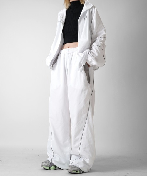 Confirm（コンファーム）の「Y2K 切替パイピングサイドライン 裾ドローコード ナイロンワイドパンツ ユニセックス（その他パンツ・メンズ・ブラック/グレー/ホワイト・M/L）」の15枚目の写真