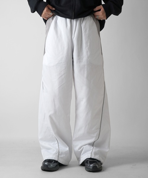 Confirm（コンファーム）の「Y2K 切替パイピングサイドライン 裾ドローコード ナイロンワイドパンツ ユニセックス（その他パンツ・メンズ・ブラック/グレー/ホワイト・M/L）」の17枚目の写真