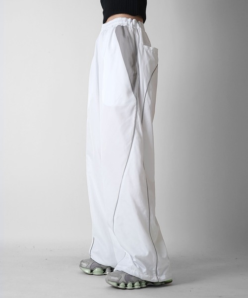 Confirm（コンファーム）の「Y2K 切替パイピングサイドライン 裾ドローコード ナイロンワイドパンツ ユニセックス（その他パンツ・メンズ・ブラック/グレー/ホワイト・M/L）」の21枚目の写真