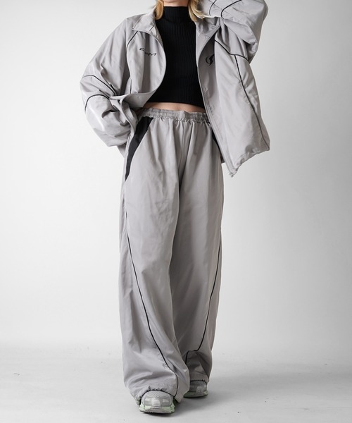 Confirm（コンファーム）の「Y2K 切替パイピングサイドライン 裾ドローコード ナイロンワイドパンツ ユニセックス（その他パンツ・メンズ・ブラック/グレー/ホワイト・M/L）」の12枚目の写真