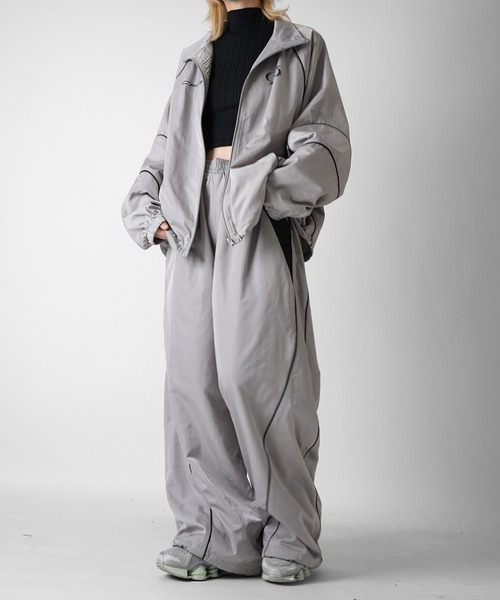 Confirm（コンファーム）の「Y2K 切替パイピングサイドライン 裾ドローコード ナイロンワイドパンツ ユニセックス（その他パンツ・メンズ・ブラック/グレー/ホワイト・M/L）」の13枚目の写真