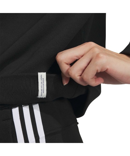 adidas(アディダス)の「アディダス adidas エッセンシャルズ プラス スリーストライプス フレンチテリー クルーネックスウェット(スウェット・レディース・ブラック・S/M/L/XL)」の4枚目の写真
