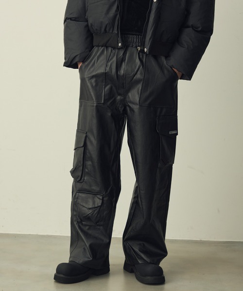 Shoowtime(ショウタイム)の「Faux Leather Cargo Wide Pants / 合成皮革カーゴワイドパンツ(カーゴパンツ・メンズ・ブラック・MEDIUM/X-LARGE/LARGE)」の3枚目の写真