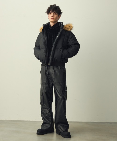 Shoowtime(ショウタイム)の「Faux Leather Cargo Wide Pants / 合成皮革カーゴワイドパンツ(カーゴパンツ・メンズ・ブラック・MEDIUM/X-LARGE/LARGE)」の11枚目の写真