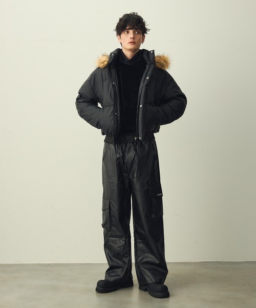 Shoowtime(ショウタイム)の「Faux Leather Cargo Wide Pants / 合成皮革カーゴワイドパンツ(カーゴパンツ・メンズ・ブラック・MEDIUM/X-LARGE/LARGE)」の12枚目の写真