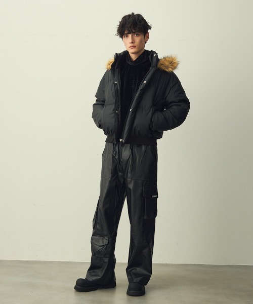Shoowtime(ショウタイム)の「Faux Leather Cargo Wide Pants / 合成皮革カーゴワイドパンツ(カーゴパンツ・メンズ・ブラック・MEDIUM/X-LARGE/LARGE)」の13枚目の写真
