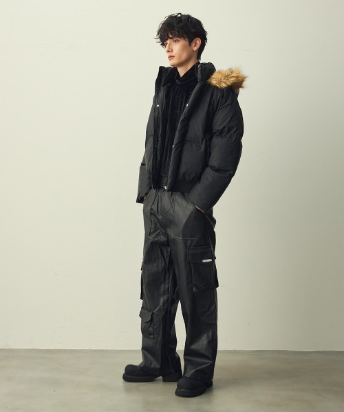 Shoowtime(ショウタイム)の「Faux Leather Cargo Wide Pants / 合成皮革カーゴワイドパンツ(カーゴパンツ・メンズ・ブラック・MEDIUM/X-LARGE/LARGE)」の15枚目の写真