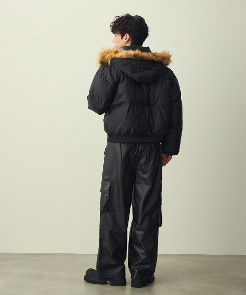 Shoowtime(ショウタイム)の「Faux Leather Cargo Wide Pants / 合成皮革カーゴワイドパンツ(カーゴパンツ・メンズ・ブラック・MEDIUM/X-LARGE/LARGE)」の16枚目の写真