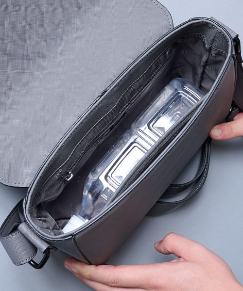 大好評再入荷!!】Saffiano Leather Shoulder Bag ｜防水性/軽量/長さ