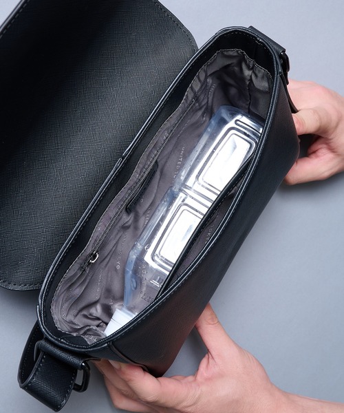 大好評再入荷!!】Saffiano Leather Shoulder Bag ｜防水性/軽量/長さ