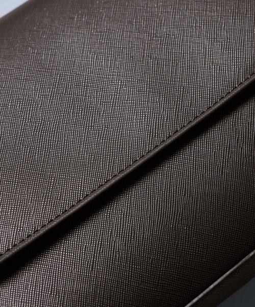 UNITED TOKYO（ユナイテッドトウキョウ）の「【大好評再入荷!!】Saffiano Leather Shoulder Bag　｜防水性/軽量/長さ調整可能/大人気/ショルダー/横長/ギフト/耐久性/防汚性/ドリンク収納可（ショルダーバッグ・メンズ・ライトグレー/ブラック/ブラウン/ダークグレー・FREE）」の14枚目の写真