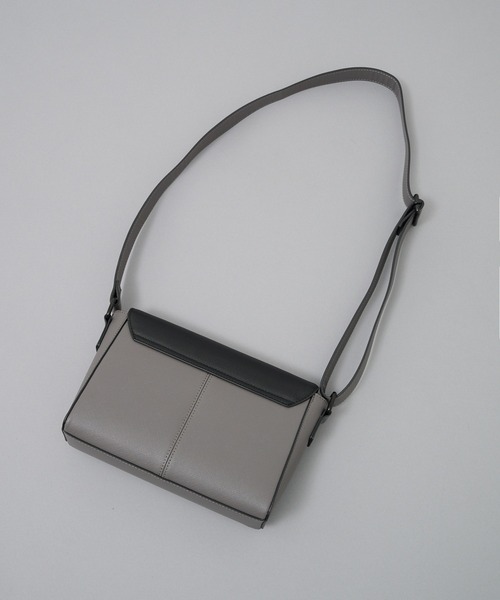 UNITED TOKYO（ユナイテッドトウキョウ）の「【大好評再入荷!!】Saffiano Leather Shoulder Bag　｜防水性/軽量/長さ調整可能/大人気/ショルダー/横長/ギフト/耐久性/防汚性/ドリンク収納可（ショルダーバッグ・メンズ・ライトグレー/ブラック/ブラウン/ダークグレー・FREE）」の16枚目の写真