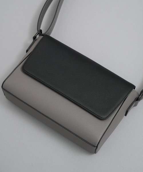 UNITED TOKYO（ユナイテッドトウキョウ）の「【大好評再入荷!!】Saffiano Leather Shoulder Bag　｜防水性/軽量/長さ調整可能/大人気/ショルダー/横長/ギフト/耐久性/防汚性/ドリンク収納可（ショルダーバッグ・メンズ・ライトグレー/ブラック/ブラウン/ダークグレー・FREE）」の17枚目の写真