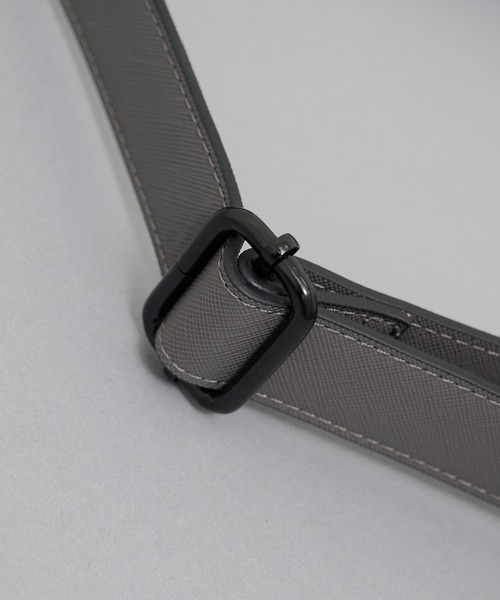 UNITED TOKYO（ユナイテッドトウキョウ）の「【大好評再入荷!!】Saffiano Leather Shoulder Bag　｜防水性/軽量/長さ調整可能/大人気/ショルダー/横長/ギフト/耐久性/防汚性/ドリンク収納可（ショルダーバッグ・メンズ・ブラック/ライトグレー/ブラウン/ダークグレー・FREE）」の21枚目の写真