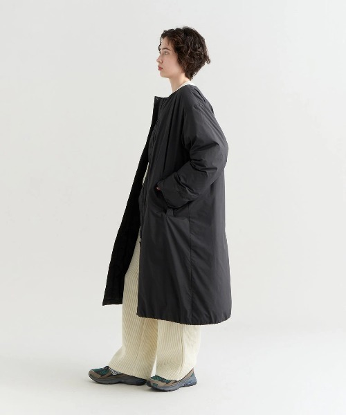 NANGA(ナンガ)の「NANGA/ナンガ NO COLLAR DOWN COAT W(ダウンジャケット/コート・レディース・ブラック/アイボリー・MEDIUM)」の18枚目の写真