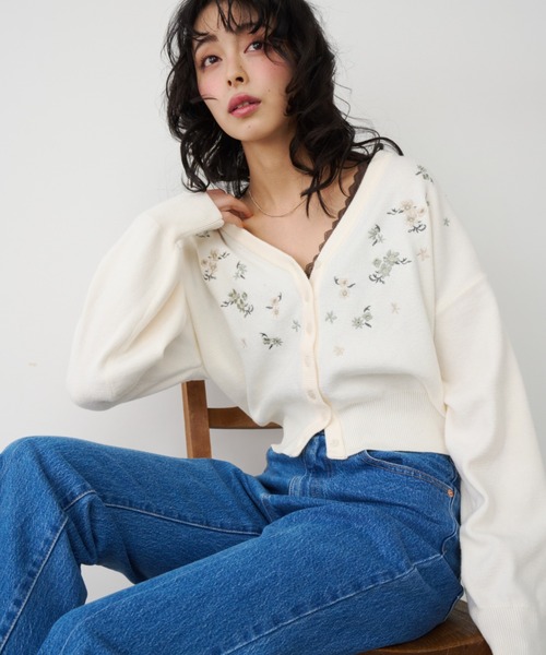 Unitage(ユニテージ)の「小花柄刺繍Vネックカーディガン(カーディガン/ボレロ・レディース・アイボリー/グレー・FREE)」の1枚目の写真