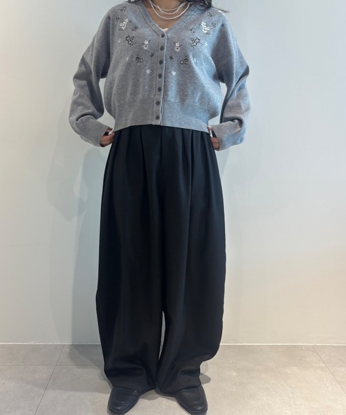 Unitage(ユニテージ)の「小花柄刺繍Vネックカーディガン(カーディガン/ボレロ・レディース・アイボリー/グレー・FREE)」の6枚目の写真