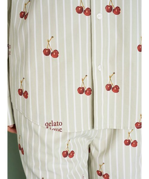 gelato pique（ジェラートピケ）の「【UNISEX】チェリー柄シャツパーカ