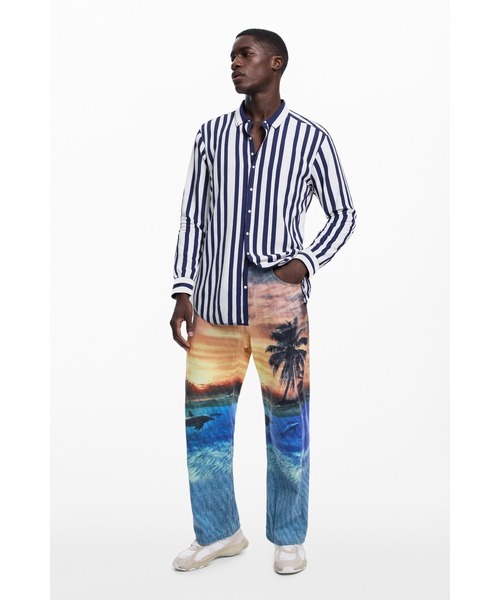 Desigual（デシグアル）の「【Desigual×BOTTER】オーバーサイズストライプシャツ（シャツ/ブラウス・メンズ・ブルー・S/M/L/XL）」の3枚目の写真