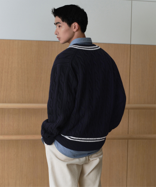 MUSINSA STANDARD（ムシンサスタンダード）の「ケーブルVネッククリケットニット[ネイビー]（ニット/セーター・メンズ・その他・SMALL/MEDIUM/LARGE/X-LARGE/XX-LARGE）」の3枚目の写真