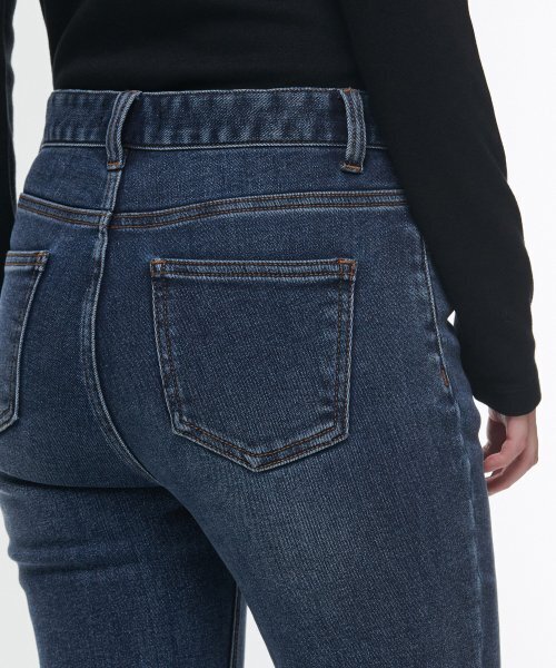 MUSINSA STANDARD WOMAN（ムシンサスタンダードウーマン）の「ウィメンズ薄起毛スリムフィットデニムパンツ[ミディアムインディゴ]（デニムパンツ・レディース・その他・30/24/25/26/27/28/29）」の5枚目の写真