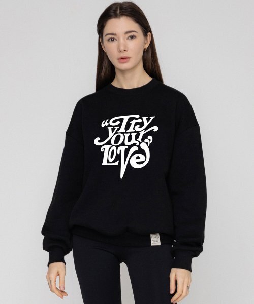 GRAVER（グレーバー）の「[ユニセックス]TYL ビッグロゴ スウェットシャツ_ブラック（スウェット・レディース・ブラック・SMALL/MEDIUM/LARGE）」の2枚目の写真
