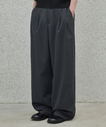 GLW（ジーエルダブリュ）の「ツータックワイドストライプスラックスチャコール（スラックス）」