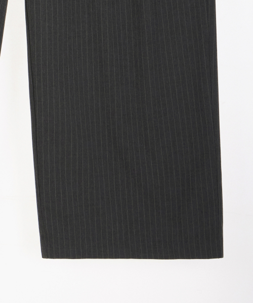GLW(ジーエルダブリュ)の「ツータックワイドストライプスラックスチャコール(スラックス・レディース・その他・LARGE/SMALL/MEDIUM)」の11枚目の写真