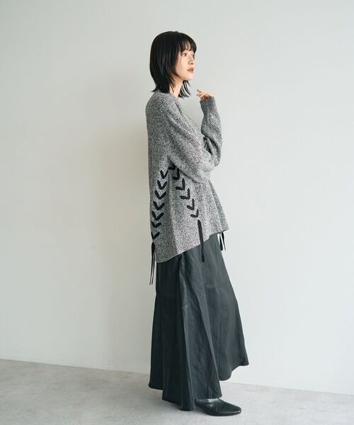 YECCA VECCA(イェッカヴェッカ)の「レースアップニット(ニット/セーター・レディース・杢グレー/レッド/ベージュ・FREE)」の7枚目の写真