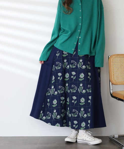 Emago(イマゴ)の「EMAGO お花とライン刺繍スカート(スカート・レディース・アイボリー/ネイビー・FREE)」の2枚目の写真