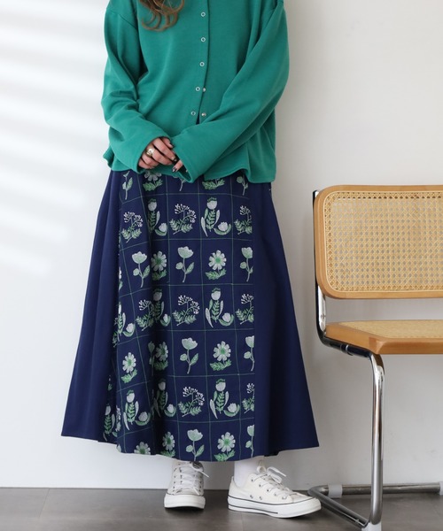 Emago(イマゴ)の「EMAGO お花とライン刺繍スカート(スカート・レディース・アイボリー/ネイビー・FREE)」の3枚目の写真