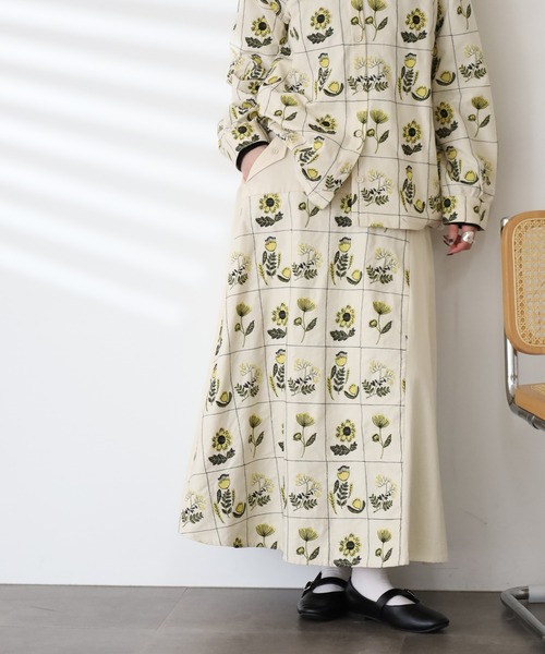 Emago(イマゴ)の「EMAGO お花とライン刺繍スカート(スカート・レディース・アイボリー/ネイビー・FREE)」の9枚目の写真