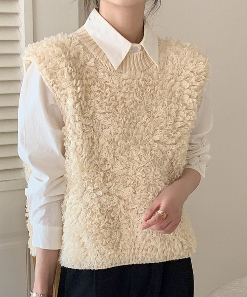 DAY CLOSET(デイ クローゼット)の「【立体ふっくら質感でぽかぽか】厚手クルーネックモコモコループリブニット ベスト レディース(ベスト・レディース・チャコールグレー/ブラック/アイボリー・FREE)」の2枚目の写真