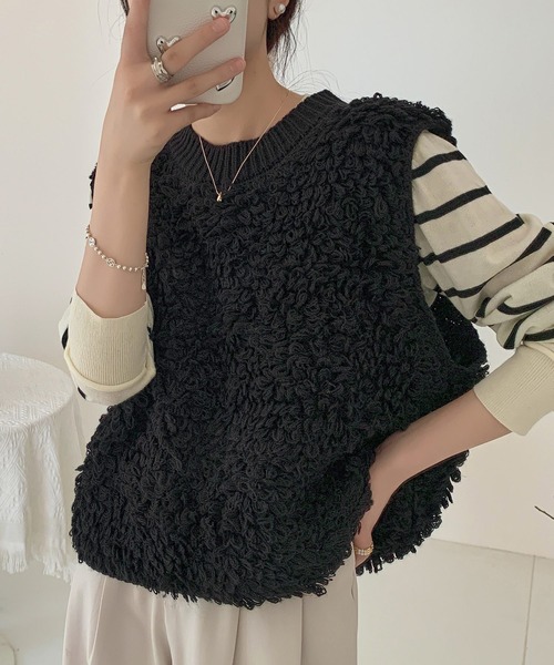 DAY CLOSET(デイ クローゼット)の「【立体ふっくら質感でぽかぽか】厚手クルーネックモコモコループリブニット ベスト レディース(ベスト・レディース・チャコールグレー/ブラック/アイボリー・FREE)」の1枚目の写真
