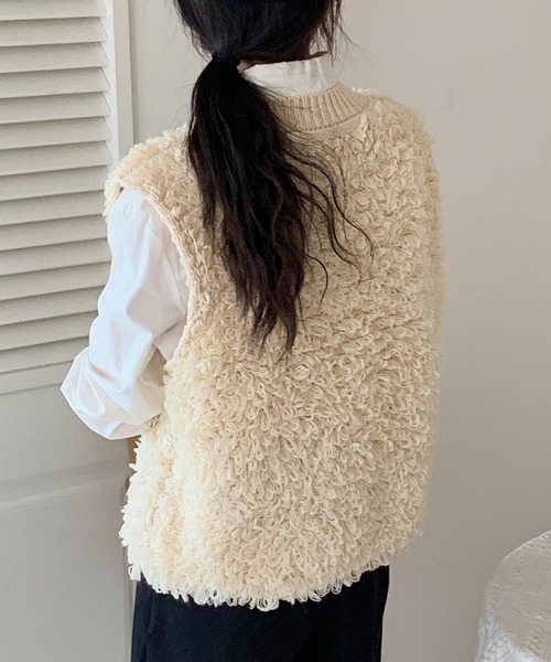 DAY CLOSET(デイ クローゼット)の「【立体ふっくら質感でぽかぽか】厚手クルーネックモコモコループリブニット ベスト レディース(ベスト・レディース・チャコールグレー/ブラック/アイボリー・FREE)」の18枚目の写真