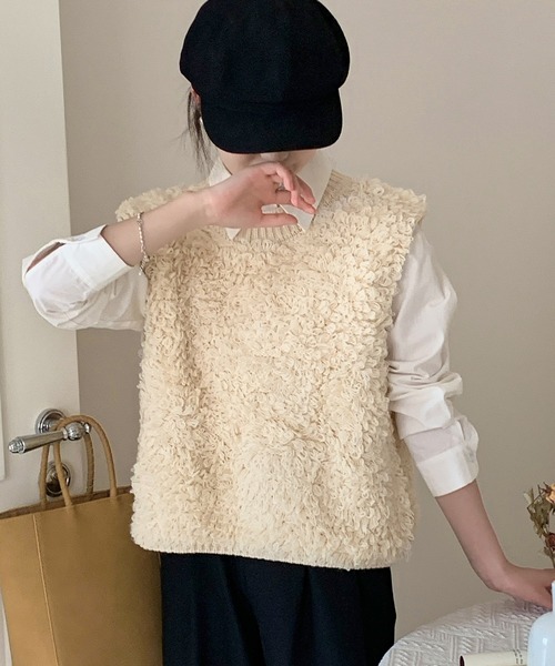DAY CLOSET(デイ クローゼット)の「【立体ふっくら質感でぽかぽか】厚手クルーネックモコモコループリブニット ベスト レディース(ベスト・レディース・チャコールグレー/ブラック/アイボリー・FREE)」の19枚目の写真