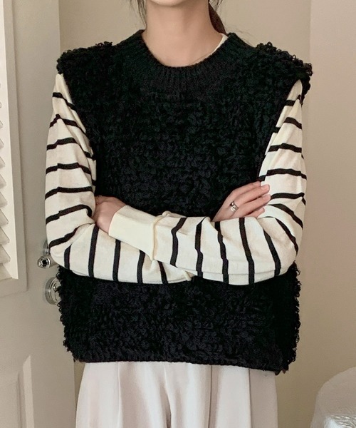 DAY CLOSET(デイ クローゼット)の「【立体ふっくら質感でぽかぽか】厚手クルーネックモコモコループリブニット ベスト レディース(ベスト・レディース・チャコールグレー/ブラック/アイボリー・FREE)」の4枚目の写真