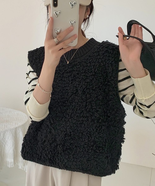 DAY CLOSET(デイ クローゼット)の「【立体ふっくら質感でぽかぽか】厚手クルーネックモコモコループリブニット ベスト レディース(ベスト・レディース・チャコールグレー/ブラック/アイボリー・FREE)」の5枚目の写真