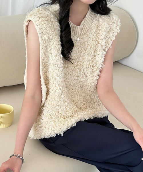 DAY CLOSET(デイ クローゼット)の「【立体ふっくら質感でぽかぽか】厚手クルーネックモコモコループリブニット ベスト レディース(ベスト・レディース・チャコールグレー/ブラック/アイボリー・FREE)」の21枚目の写真
